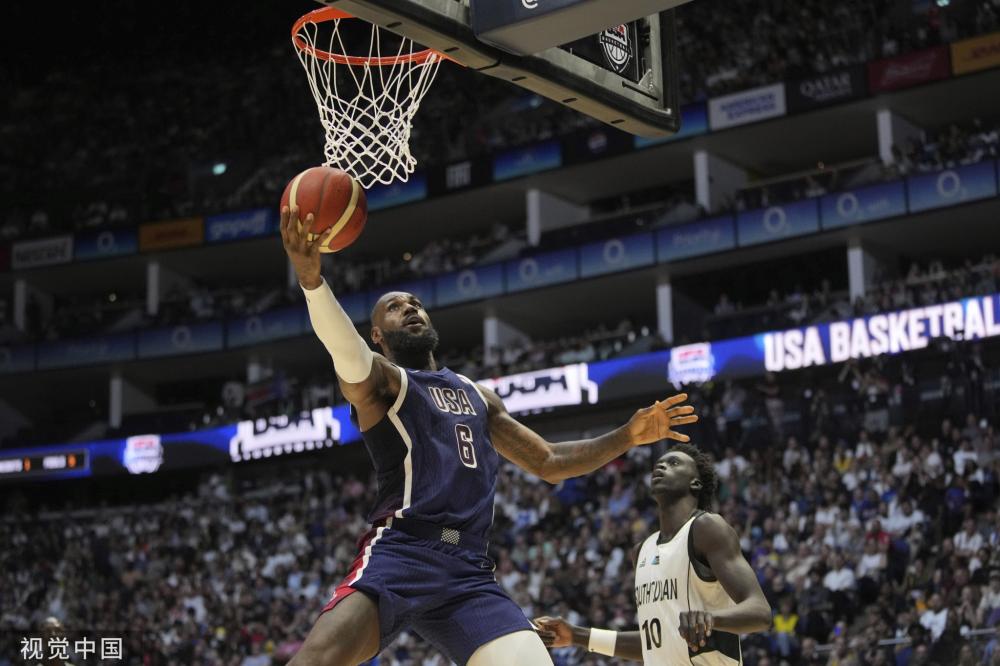 全场瞩目的 全场瞩目的